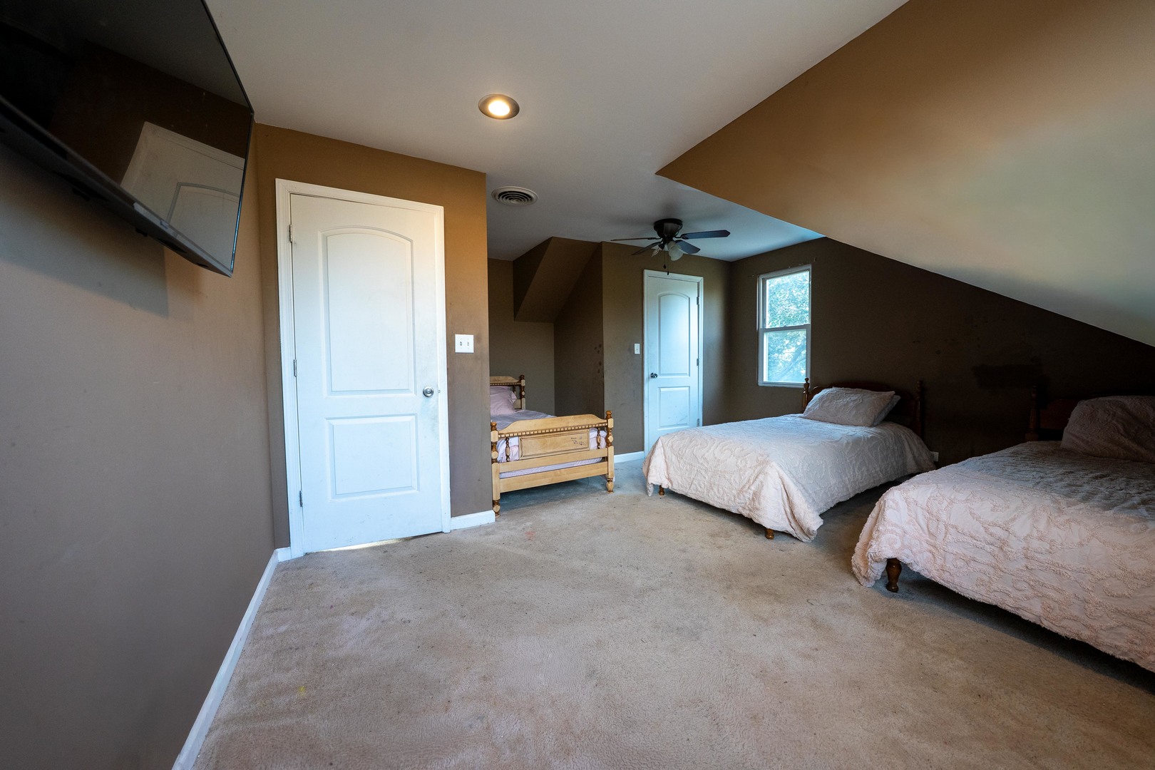 2711 W 98TH Place, Evergreen Park, IL 60805