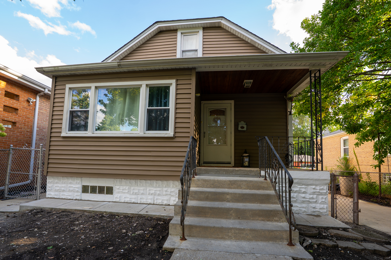 2711 W 98TH Place, Evergreen Park, IL 60805