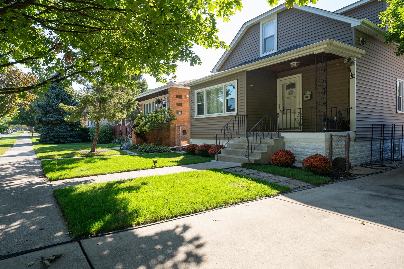 2711 W 98TH Place, Evergreen Park, IL 60805