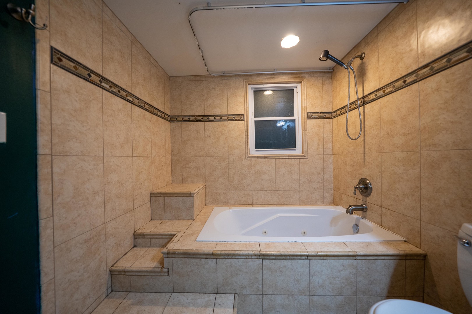 2711 W 98TH Place, Evergreen Park, IL 60805