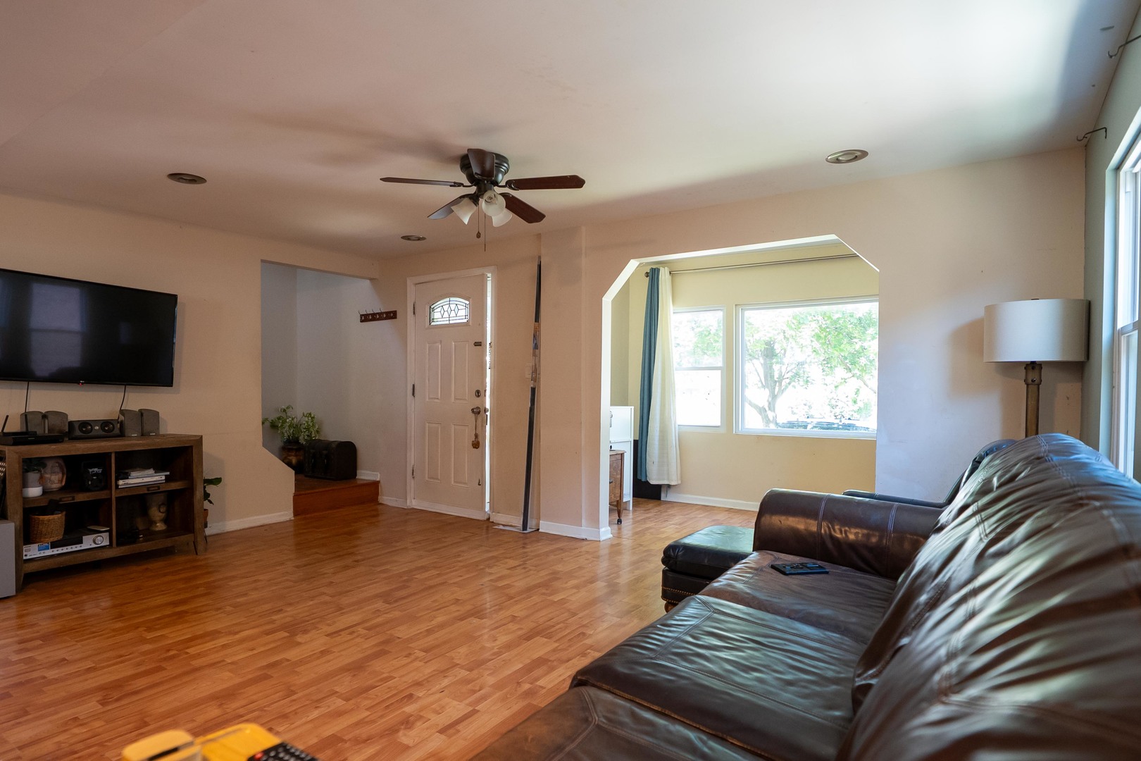 2711 W 98TH Place, Evergreen Park, IL 60805