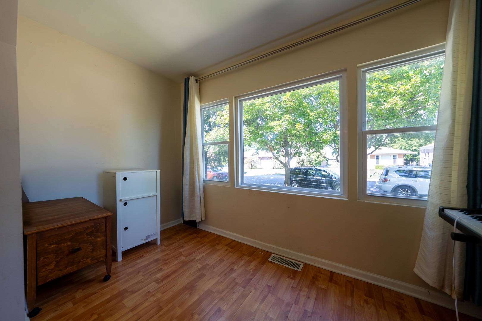 2711 W 98TH Place, Evergreen Park, IL 60805