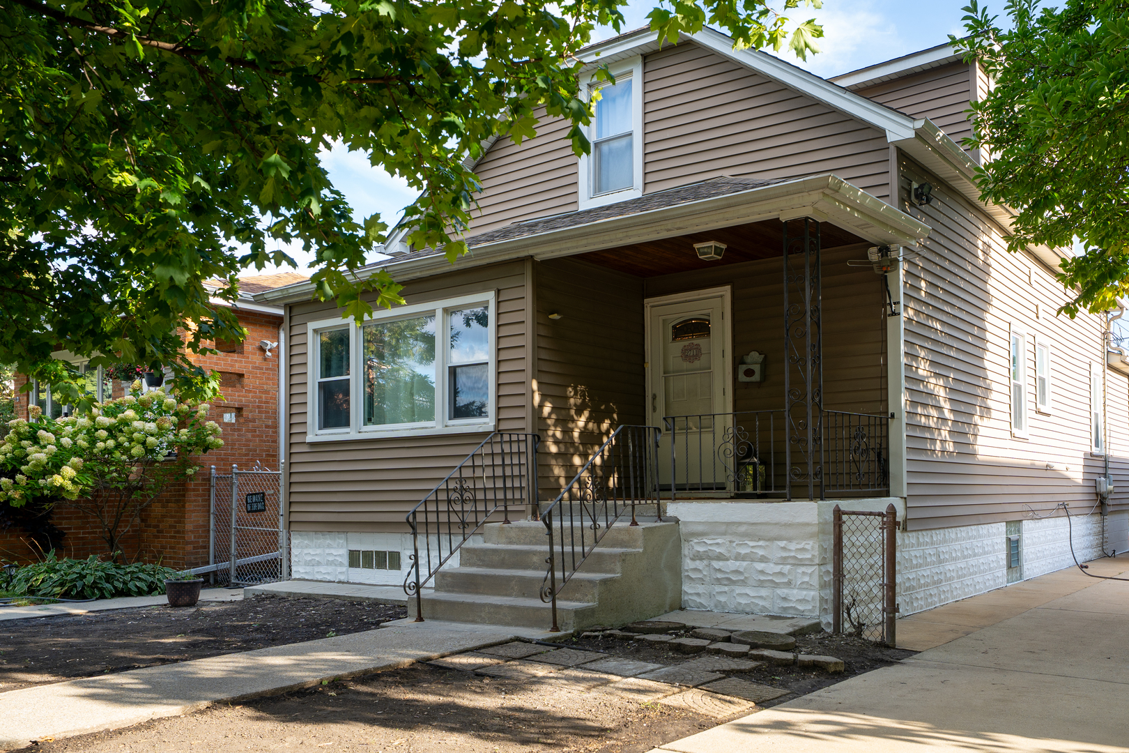 2711 W 98TH Place, Evergreen Park, IL 60805