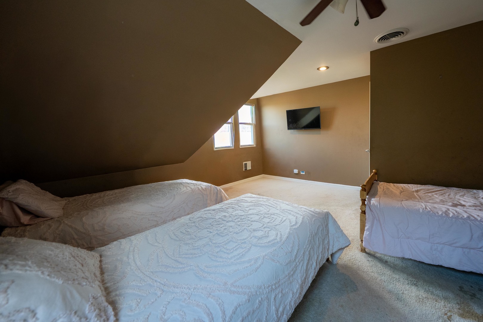 2711 W 98TH Place, Evergreen Park, IL 60805