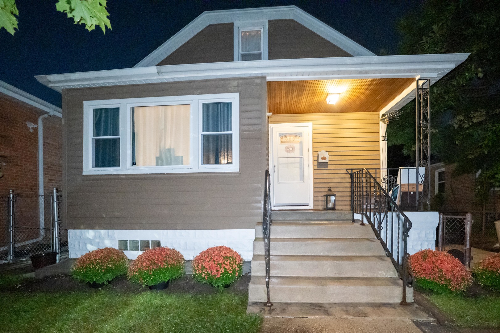 2711 W 98TH Place, Evergreen Park, IL 60805