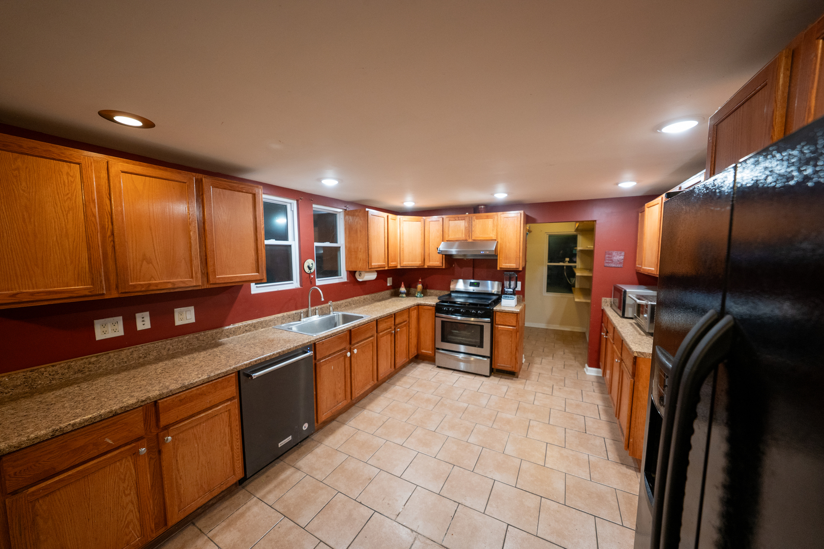 2711 W 98TH Place, Evergreen Park, IL 60805