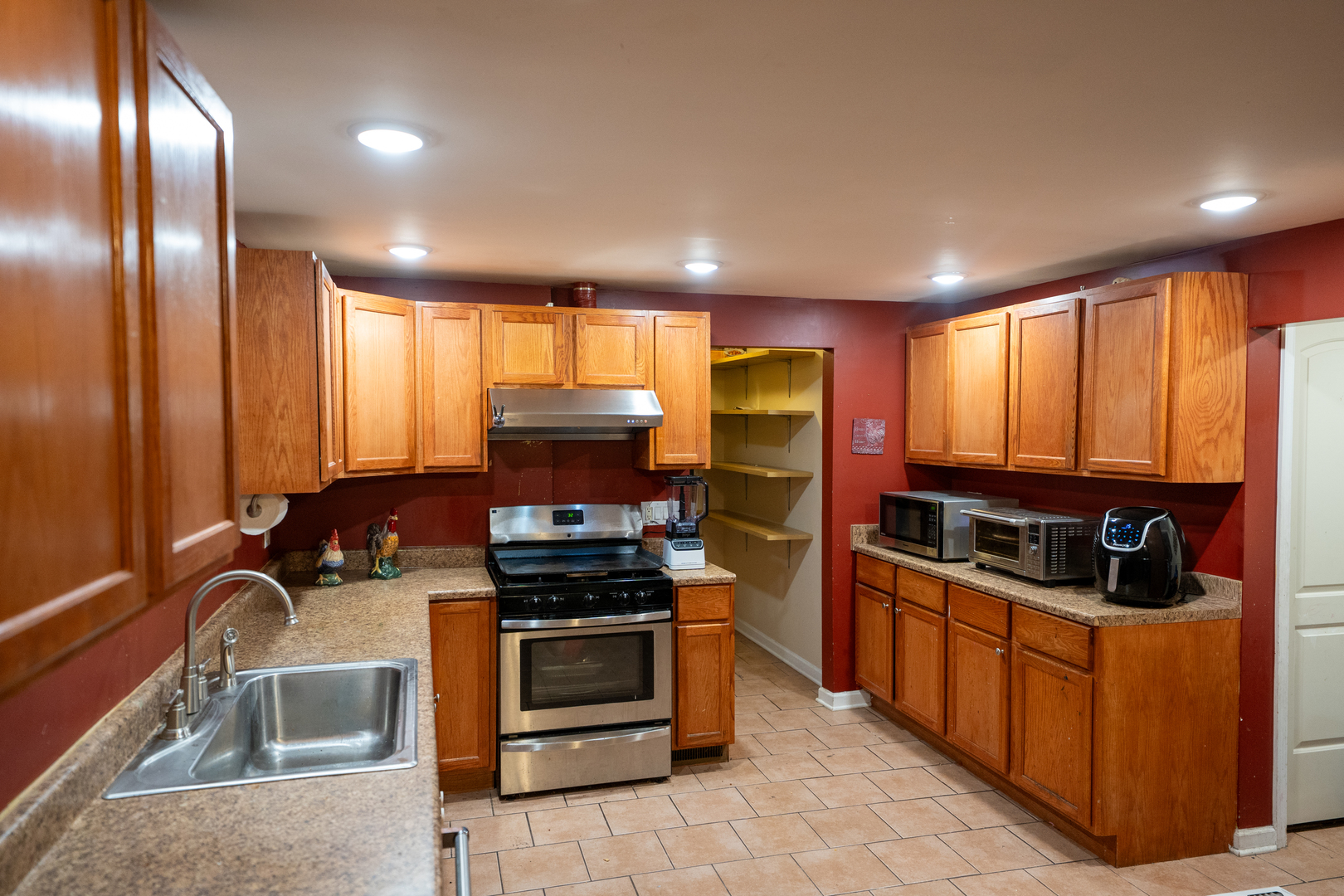 2711 W 98TH Place, Evergreen Park, IL 60805