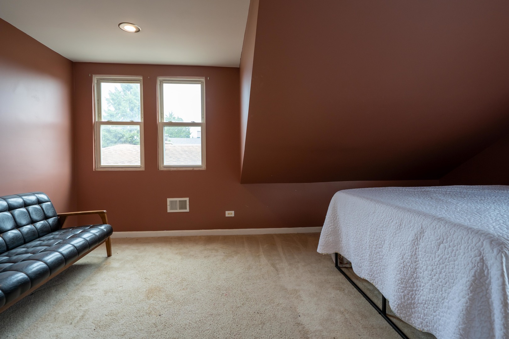 2711 W 98TH Place, Evergreen Park, IL 60805