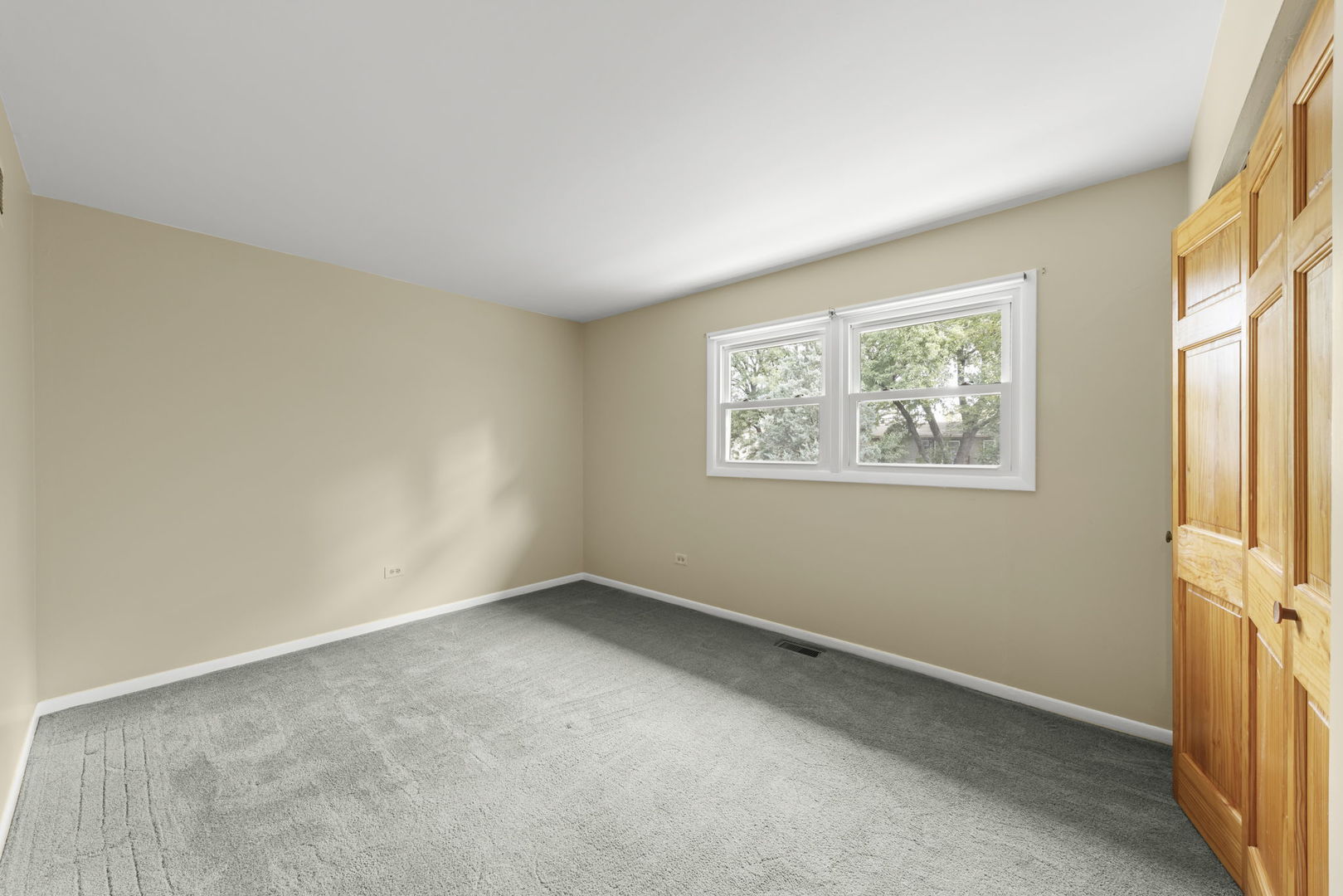 4525 Waubansie Lane, Lisle, IL 60532