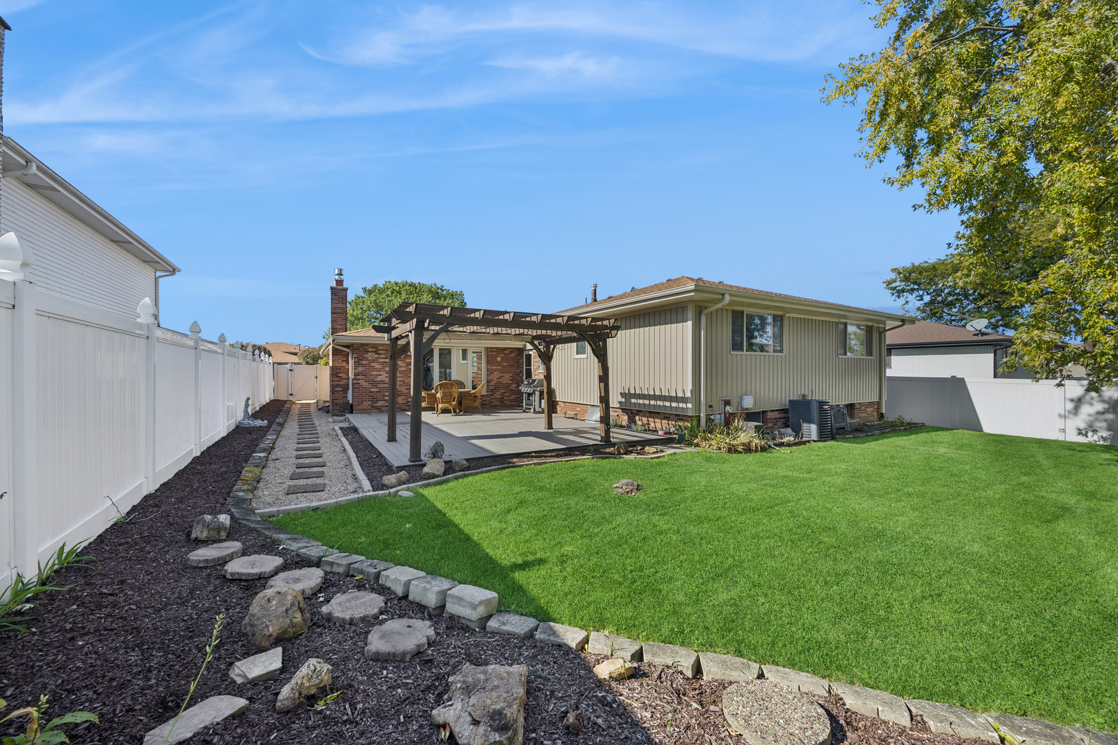 15649 Sierra Drive, Oak Forest, IL 60452