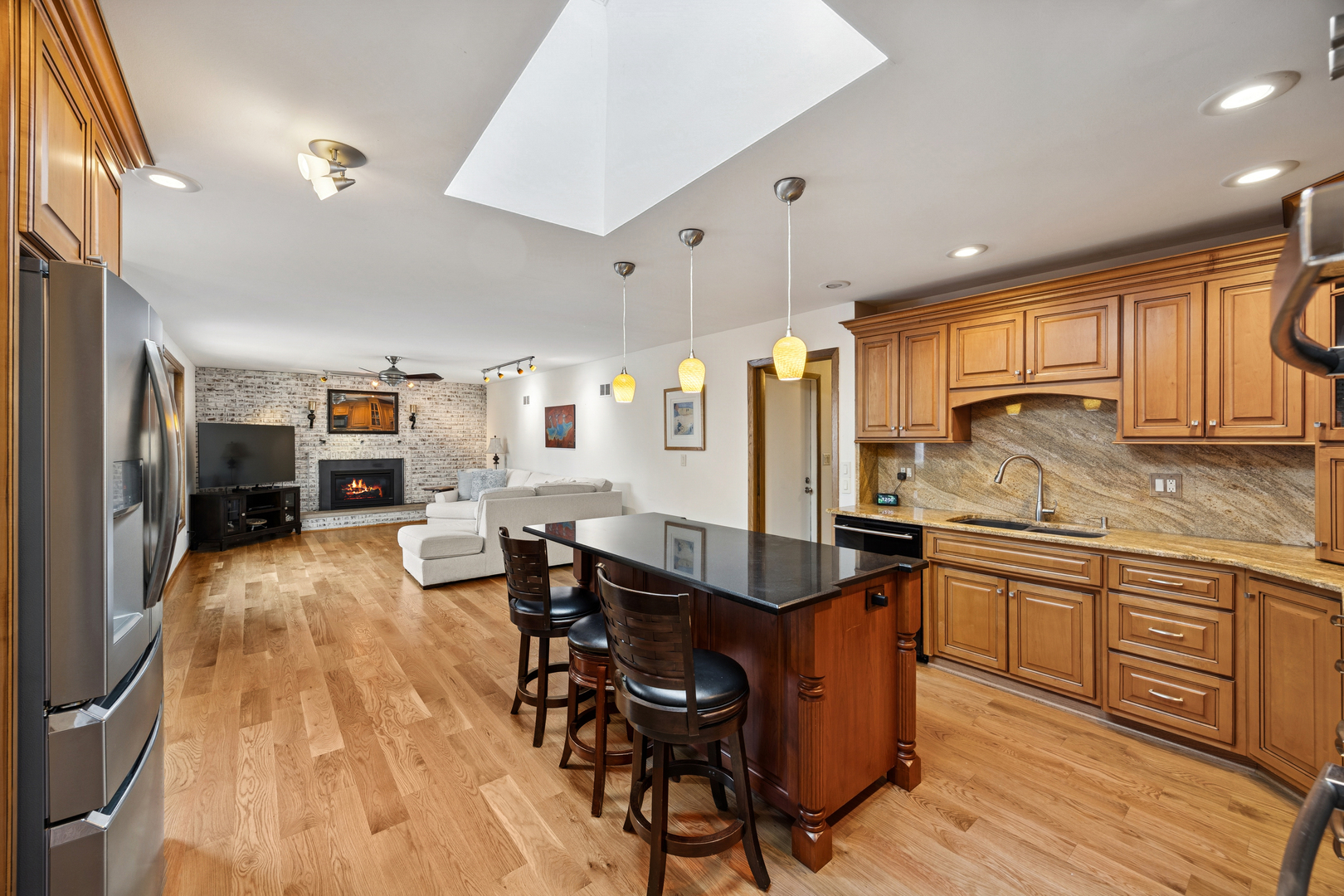 15649 Sierra Drive, Oak Forest, IL 60452