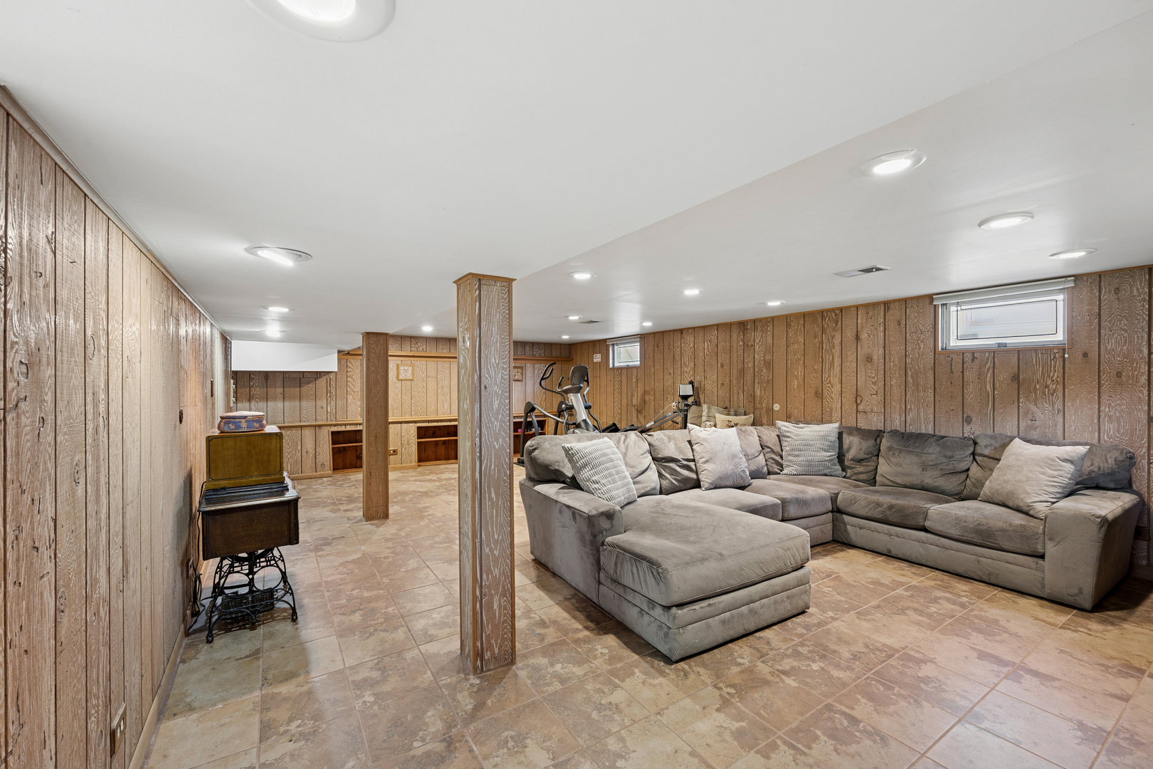 15649 Sierra Drive, Oak Forest, IL 60452