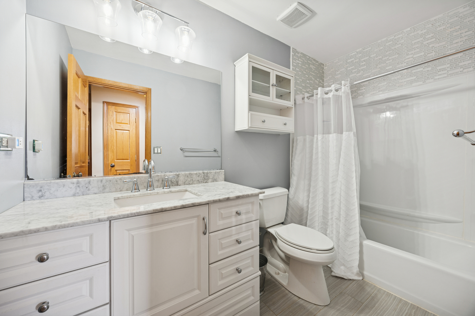 15649 Sierra Drive, Oak Forest, IL 60452