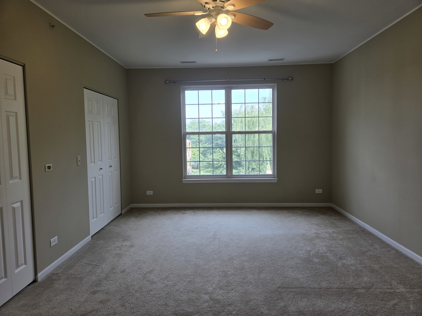 149 N Waters Edge Drive #F, Glendale Heights, IL 60139
