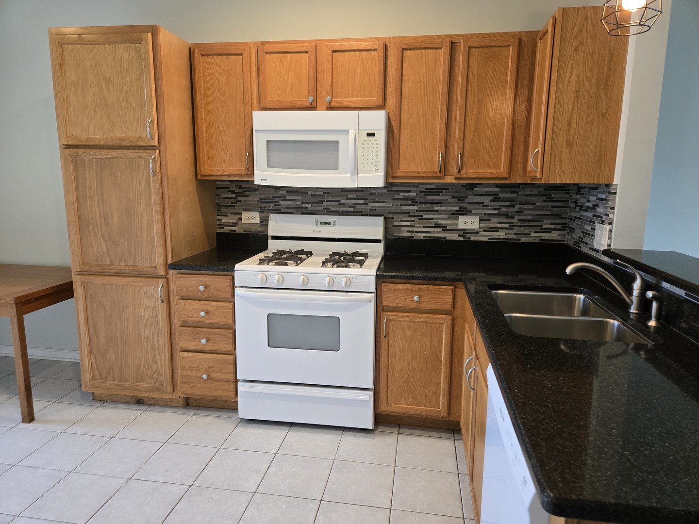 149 N Waters Edge Drive #F, Glendale Heights, IL 60139