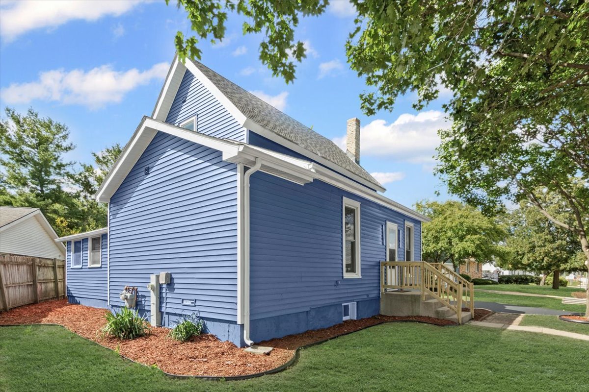 214 S Prospect Street, Marengo, IL 60152