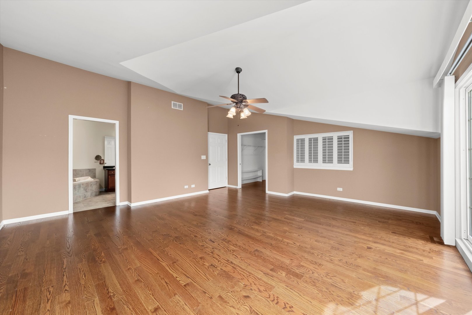 145 Willow Creek Lane, Willow Springs, IL 60480