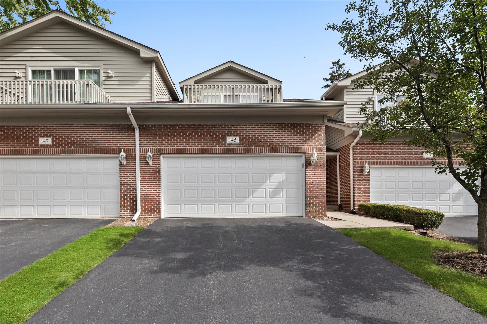 145 Willow Creek Lane, Willow Springs, IL 60480