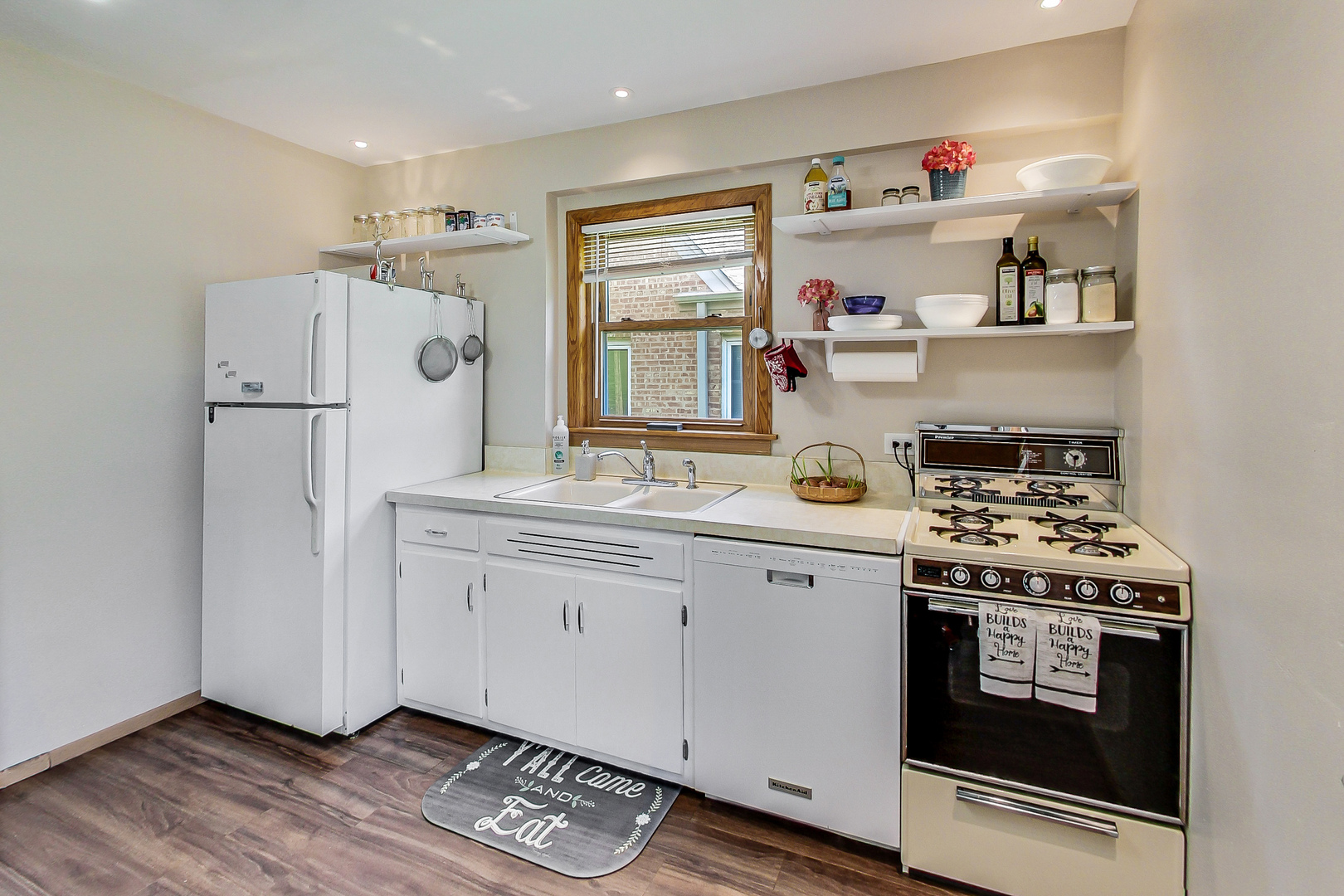 8351 N Oleander Avenue, Niles, IL 60714