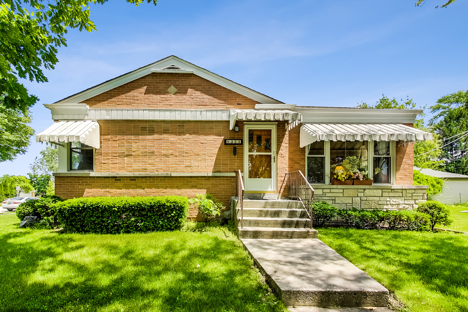 8351 N Oleander Avenue, Niles, IL 60714