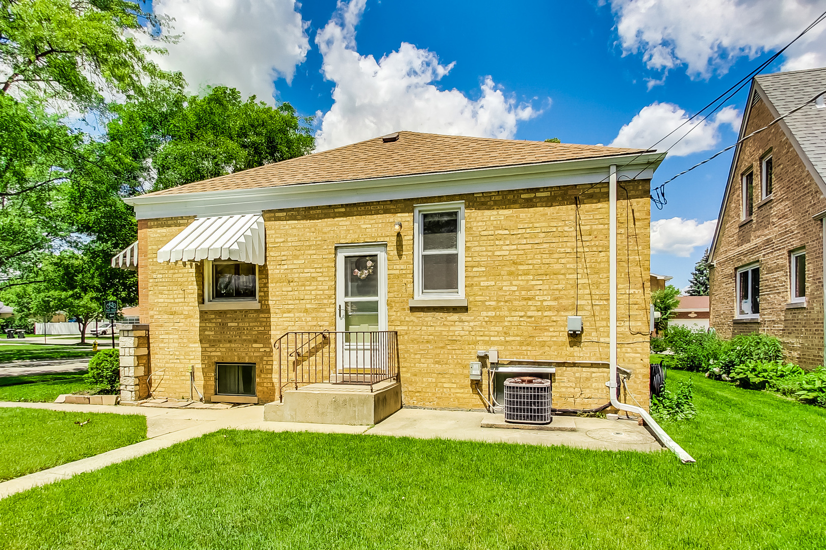 8351 N Oleander Avenue, Niles, IL 60714
