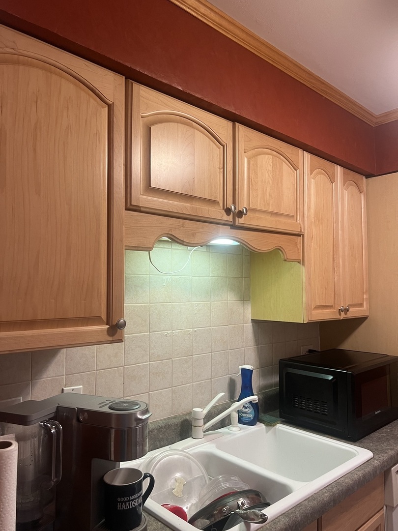 6139 KNOLL WOOD Road #103, Willowbrook, IL 60527