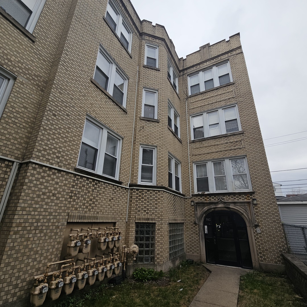 840 N Massasoit Street, Chicago, IL 60651