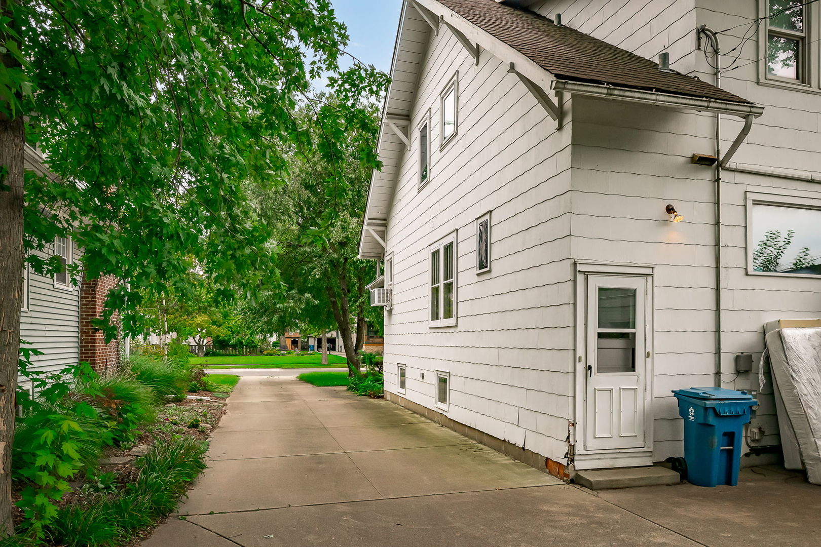 110 N Pine Street, Elmhurst, IL 60126