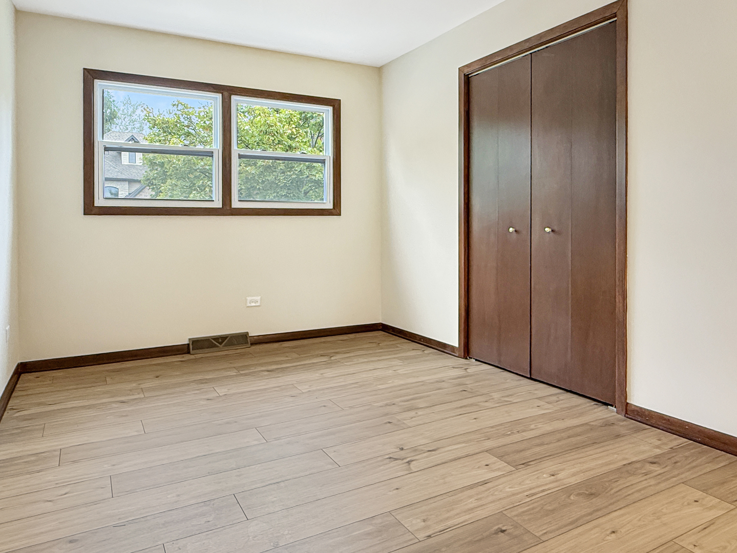 127 Hidden View Drive, Westmont, IL 60559