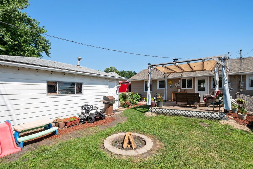 8882 S Main Street, Hometown, IL 60456