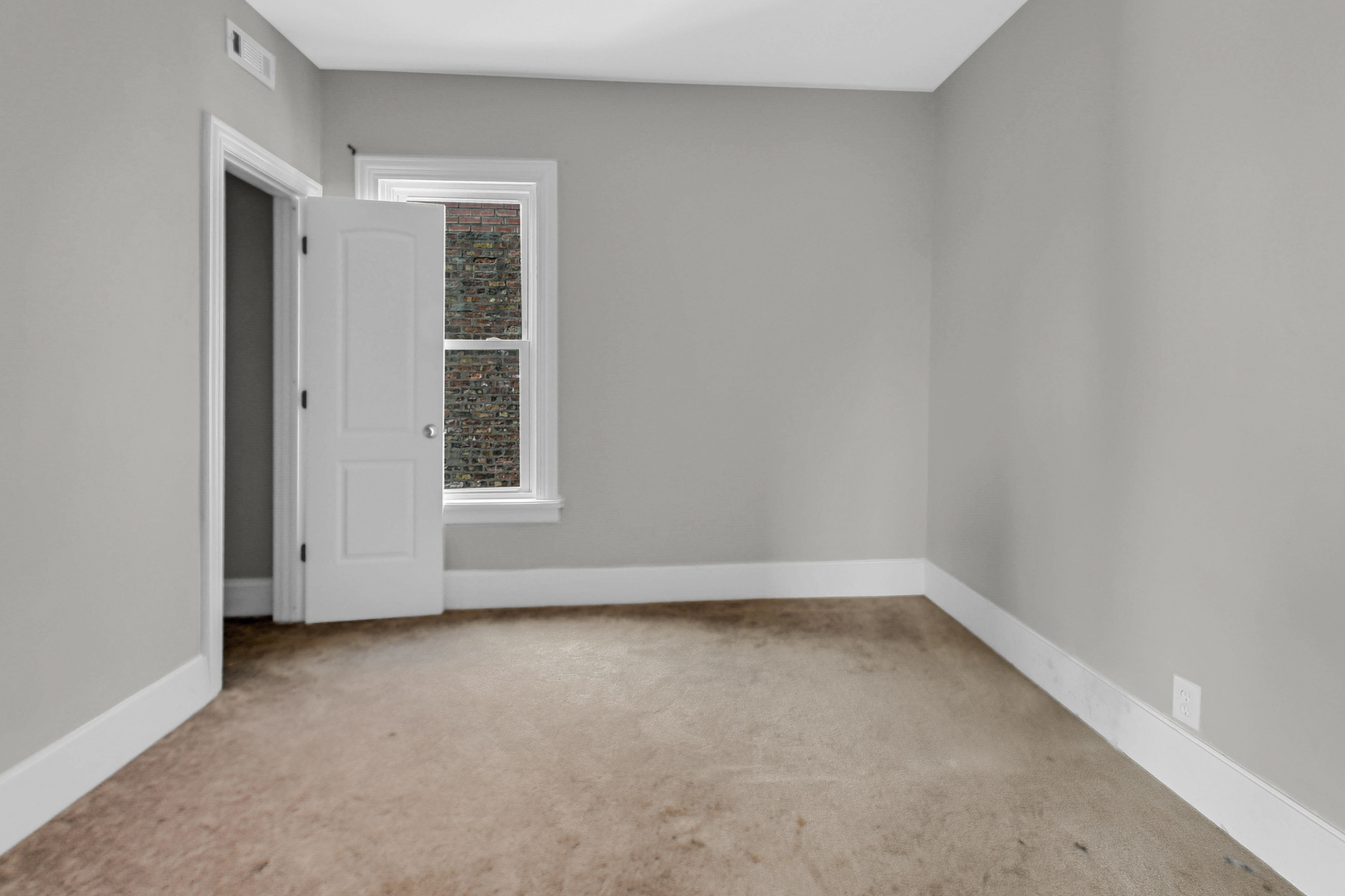 6716 S Indiana Avenue, Chicago, IL 60637