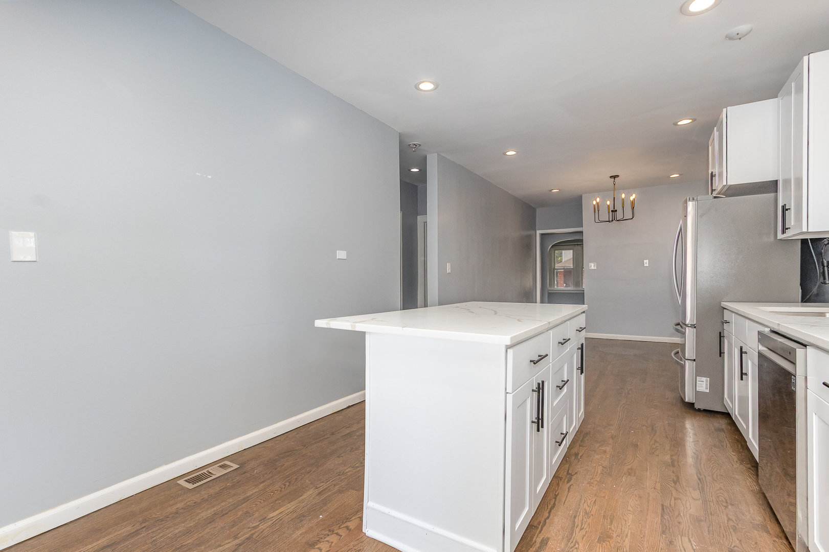 10001 S Wentworth Avenue, Chicago, IL 60628