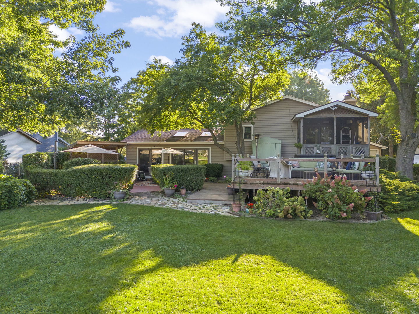 10S506 Whittington Lane, Naperville, IL 60564