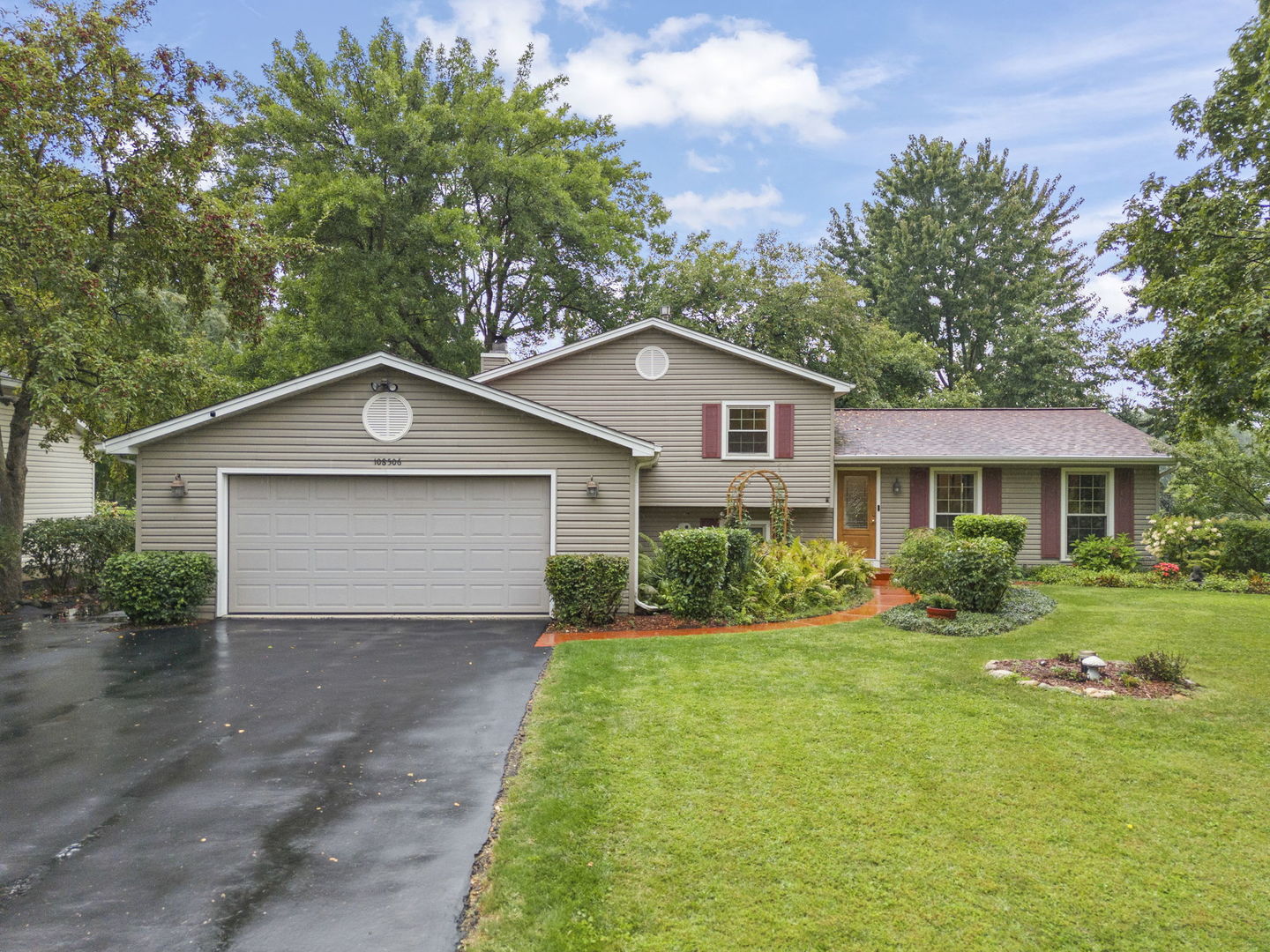 10S506 Whittington Lane, Naperville, IL 60564