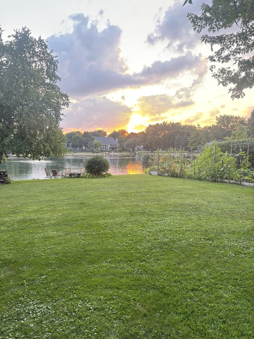 10S506 Whittington Lane, Naperville, IL 60564