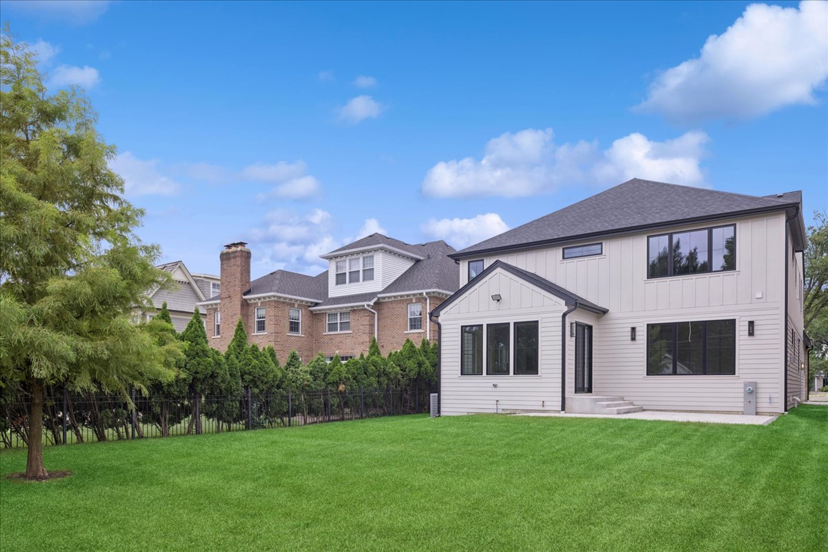 153 S Kenmore Avenue, Elmhurst, IL 60126