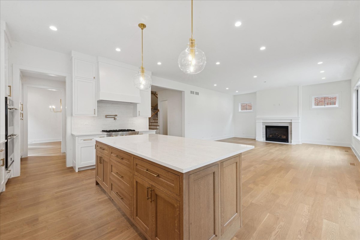153 S Kenmore Avenue, Elmhurst, IL 60126