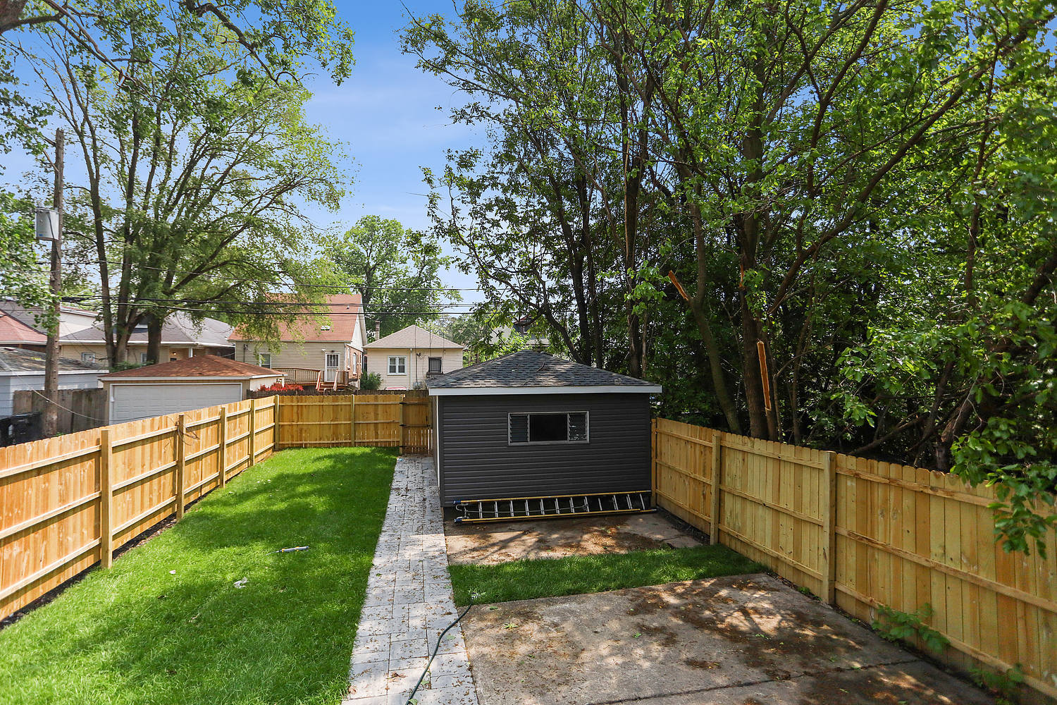 8235 S Woodlawn Avenue, Chicago, IL 60619