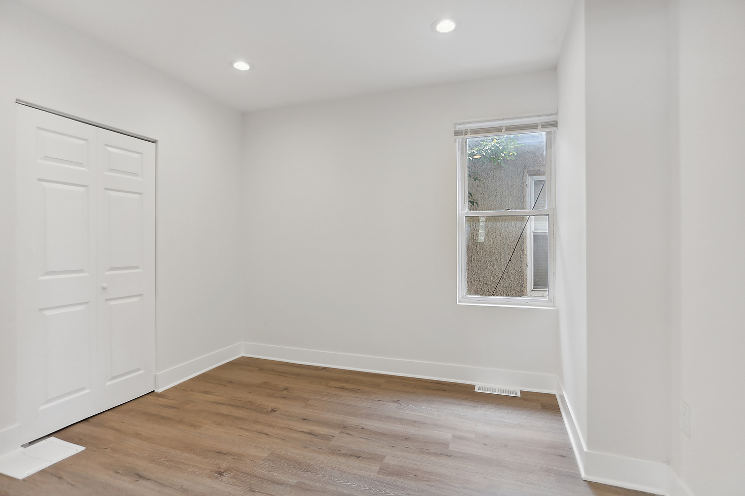 8235 S Woodlawn Avenue, Chicago, IL 60619