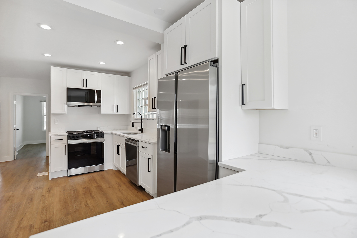 8235 S Woodlawn Avenue, Chicago, IL 60619