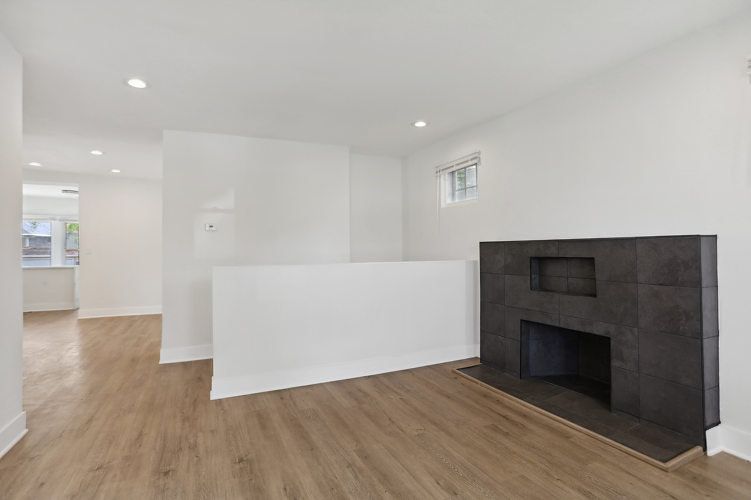 8235 S Woodlawn Avenue, Chicago, IL 60619