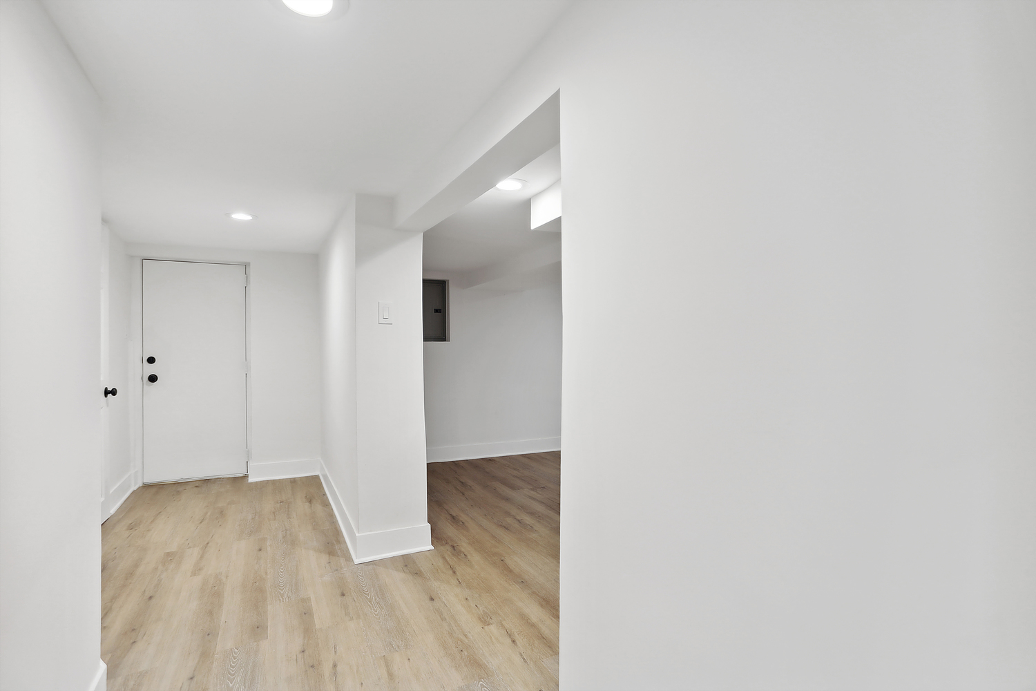 8235 S Woodlawn Avenue, Chicago, IL 60619