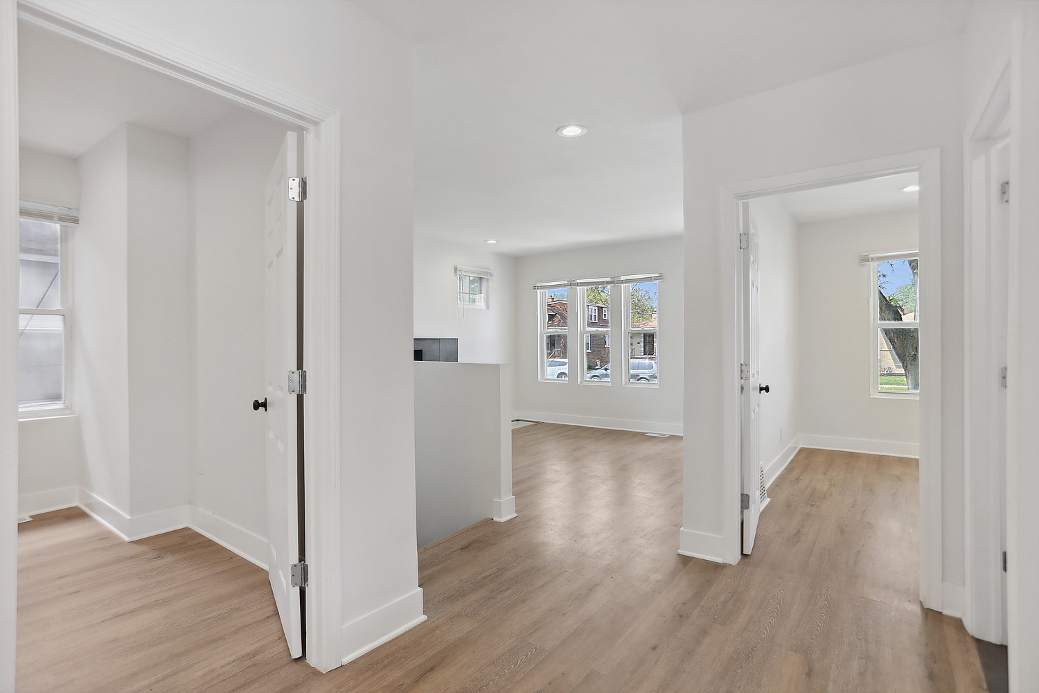 8235 S Woodlawn Avenue, Chicago, IL 60619