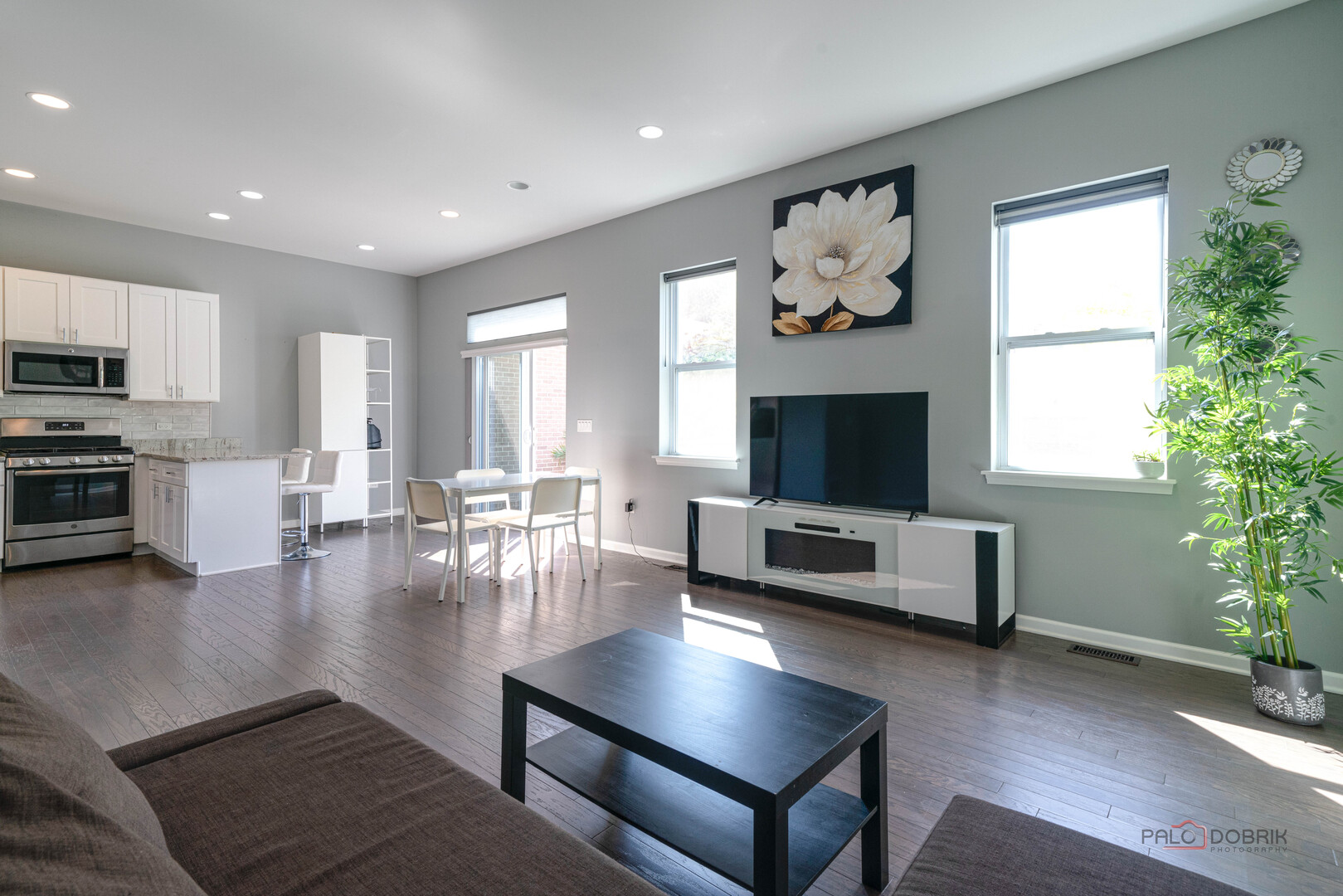 2366 N Newberry Lane, Palatine, IL 60074