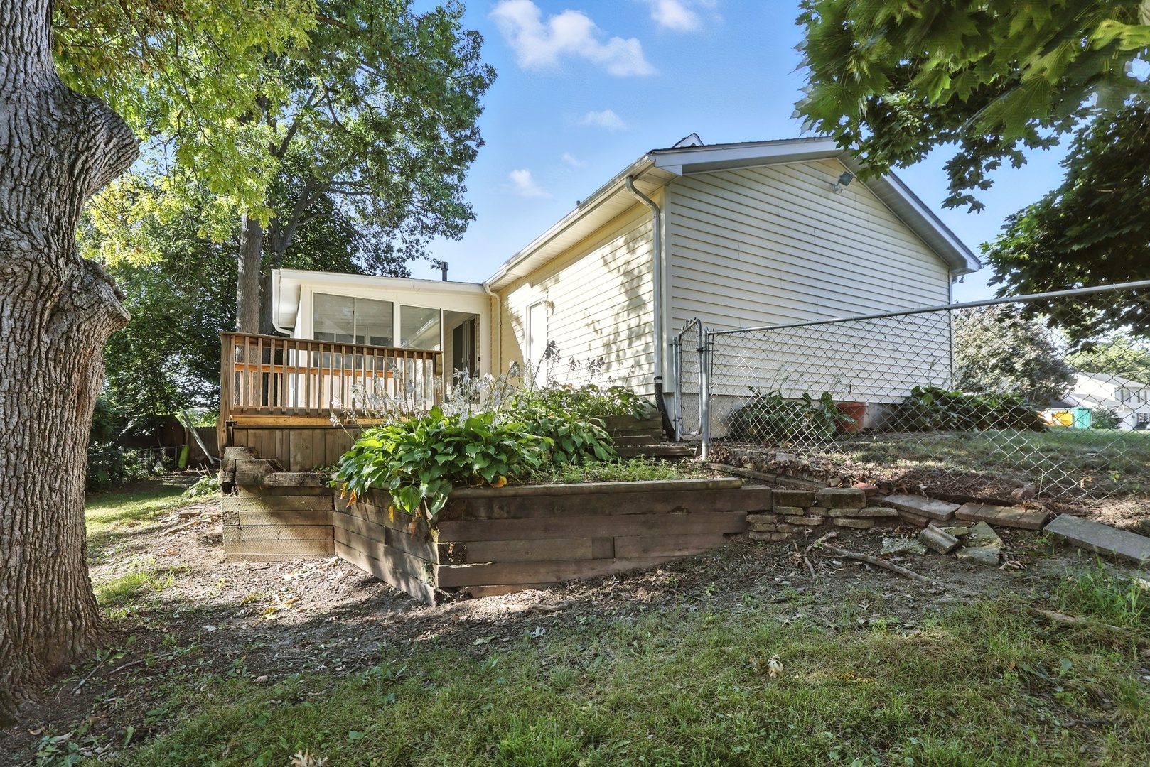 11 Hellios Court, Fox Lake, IL 60020