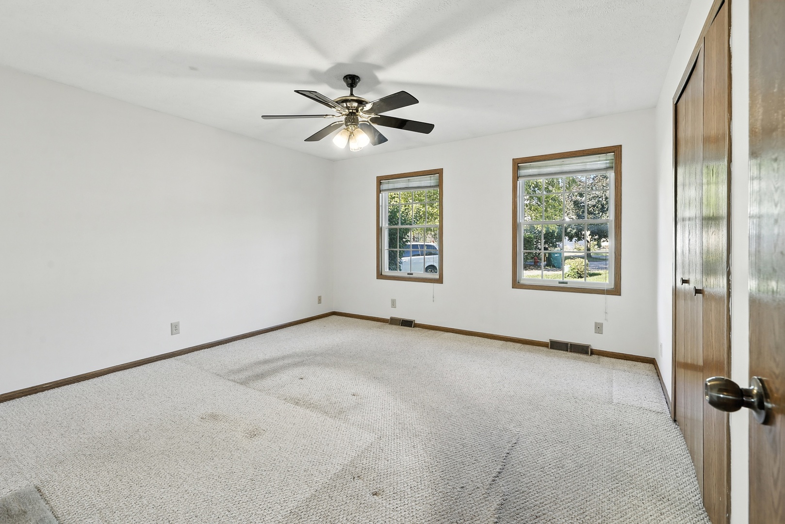11 Hellios Court, Fox Lake, IL 60020