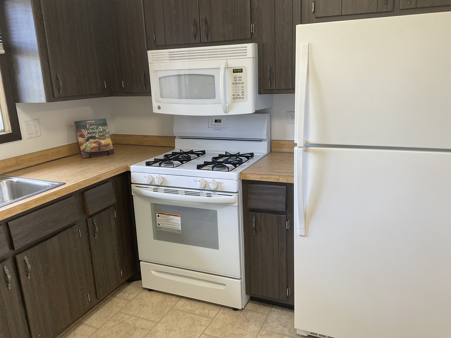 1757 Plymouth Court #B, Wheaton, IL 60189