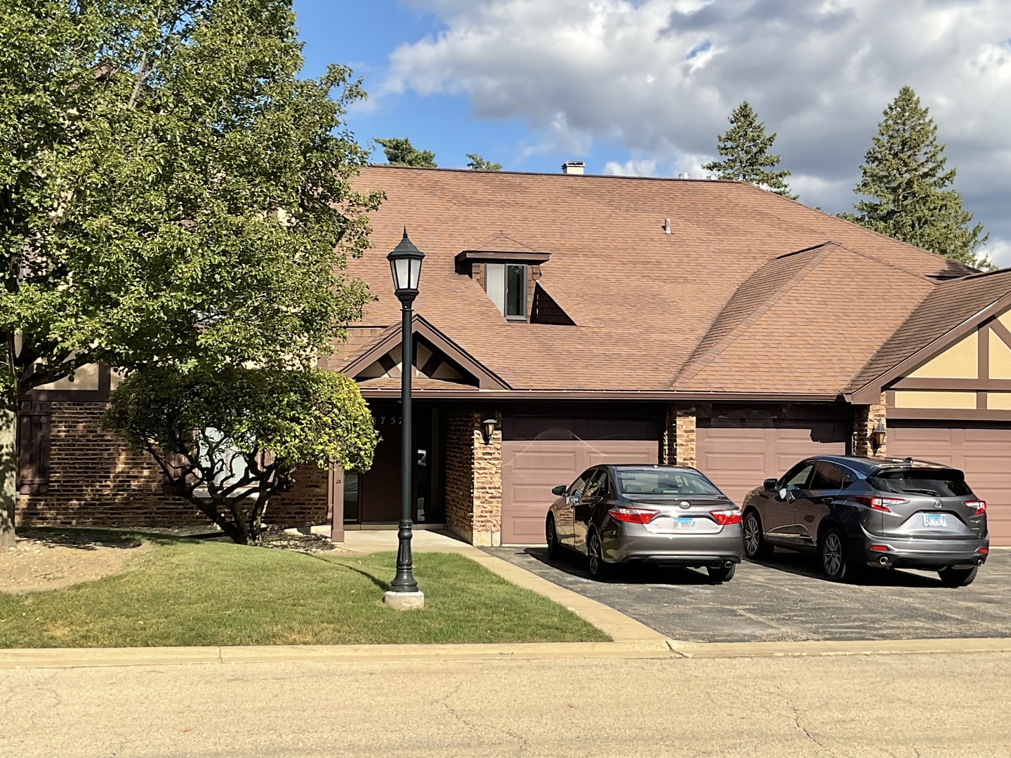 1757 Plymouth Court #B, Wheaton, IL 60189