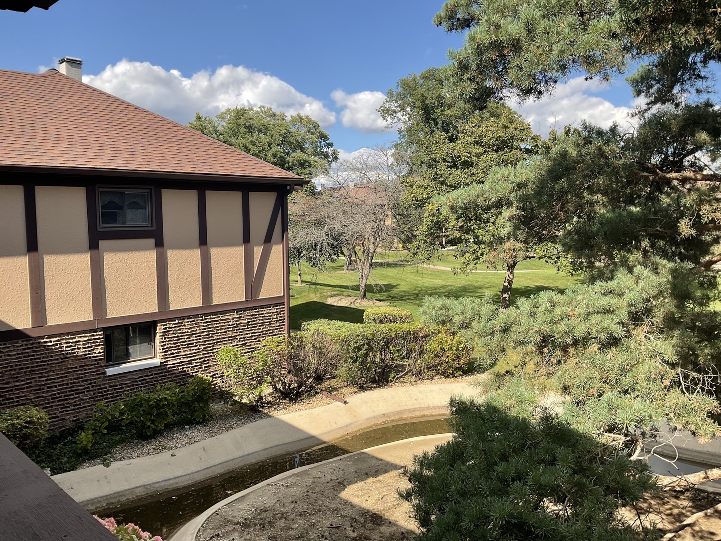 1757 Plymouth Court #B, Wheaton, IL 60189