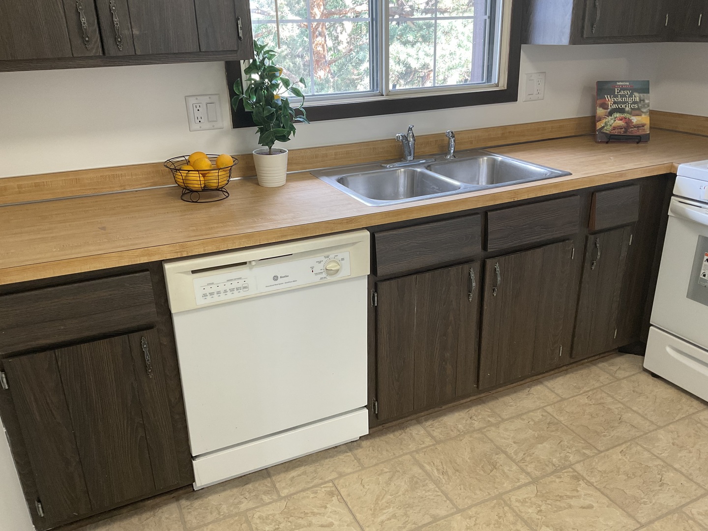 1757 Plymouth Court #B, Wheaton, IL 60189